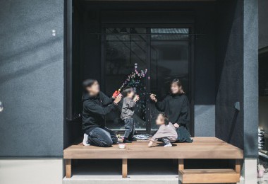 家事ラク&収納たっぷり!かっこいい『黒』の中に、素朴な『木』が光るお家。